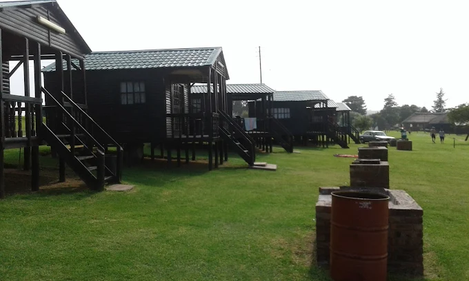 Chalets and braai stands at Maanlig Oord